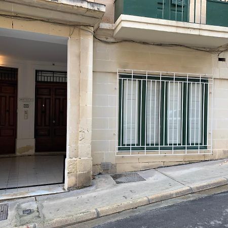 4 Bedroom Apartment Near Sliema Seafront מראה חיצוני תמונה