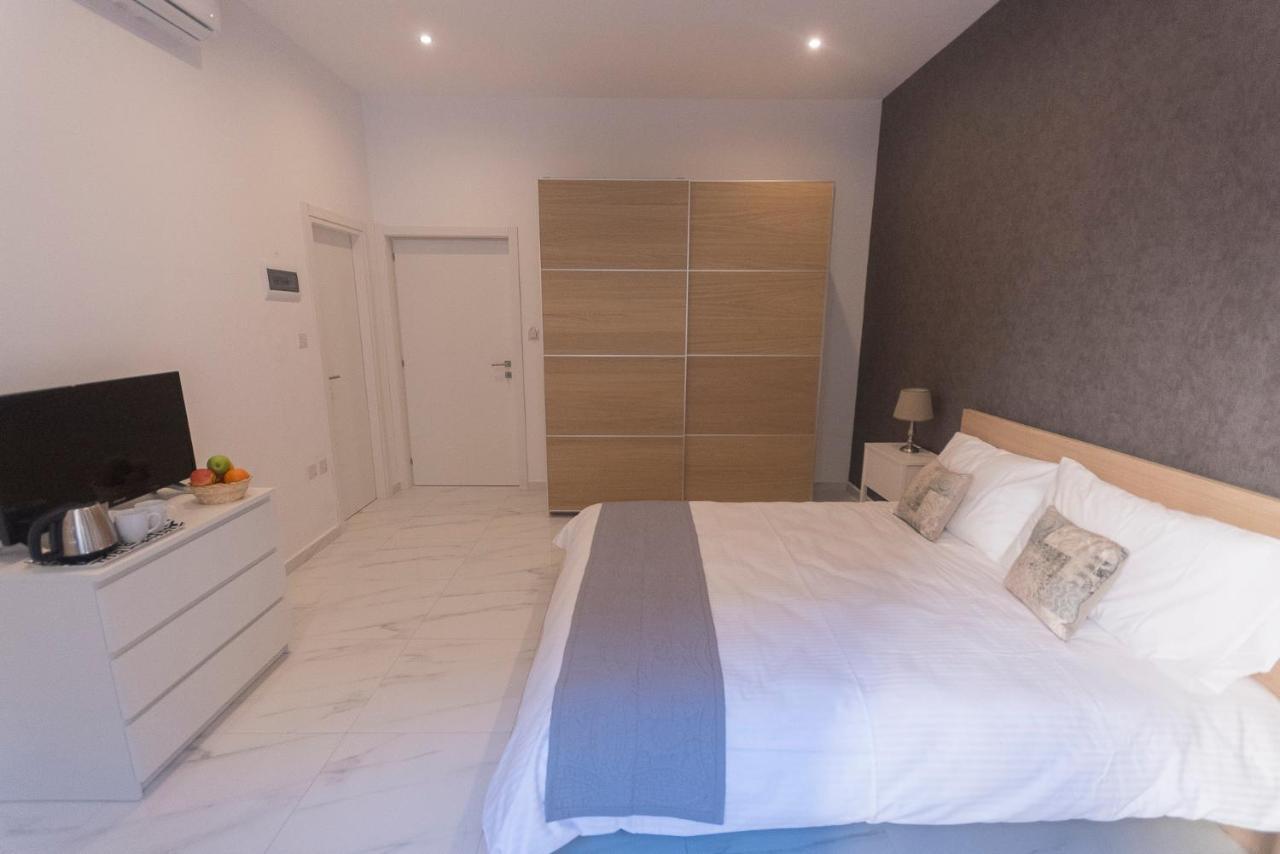 4 Bedroom Apartment Near Sliema Seafront מראה חיצוני תמונה