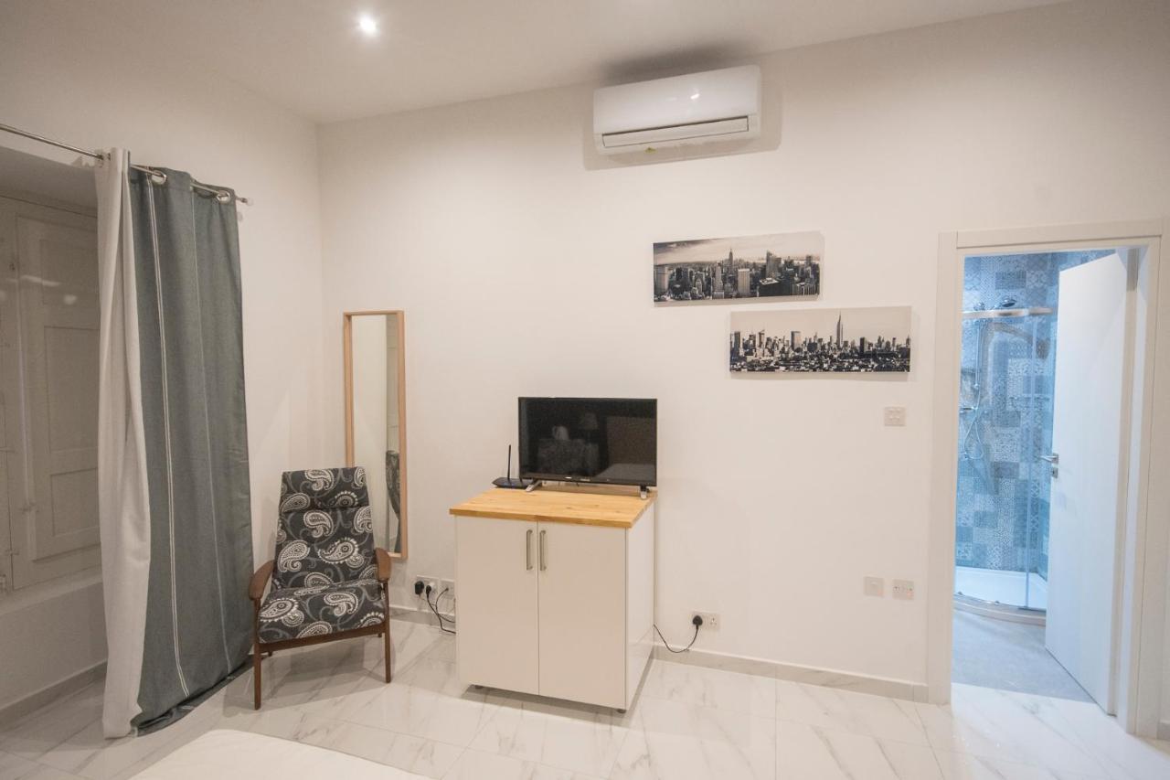 4 Bedroom Apartment Near Sliema Seafront מראה חיצוני תמונה