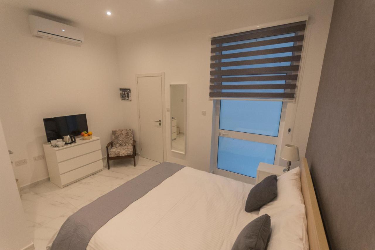 4 Bedroom Apartment Near Sliema Seafront מראה חיצוני תמונה