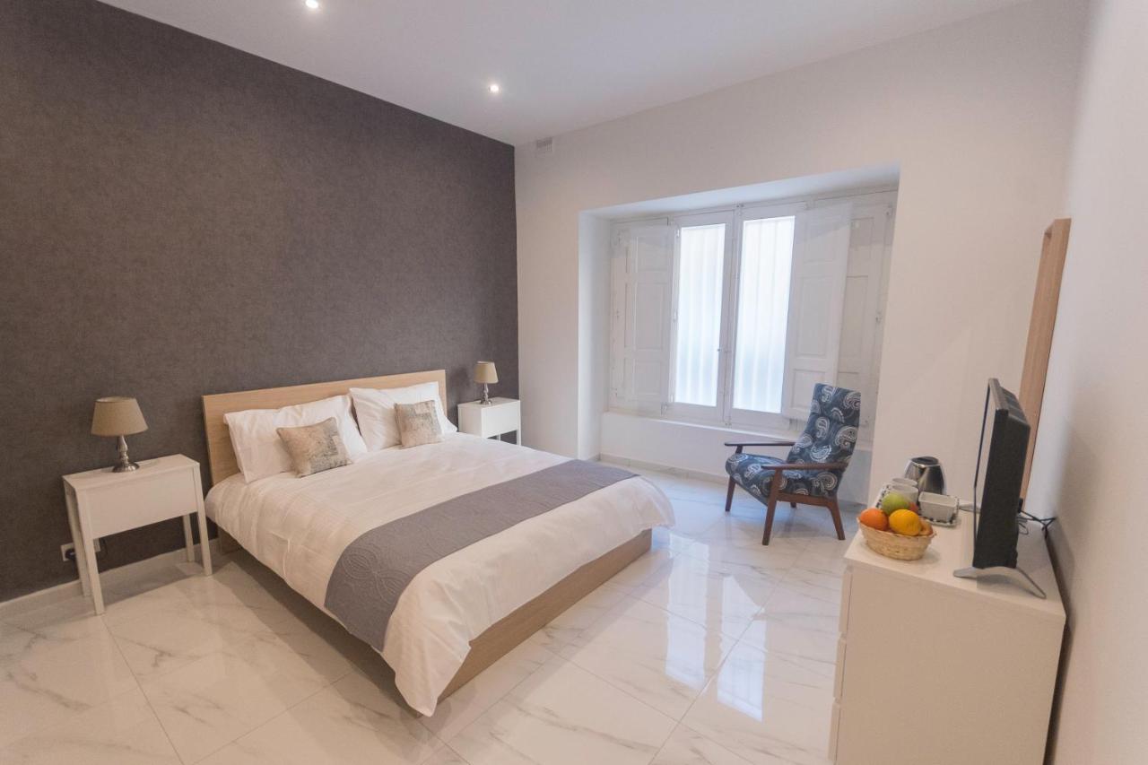 4 Bedroom Apartment Near Sliema Seafront מראה חיצוני תמונה