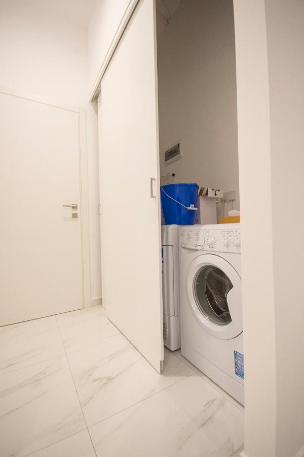 4 Bedroom Apartment Near Sliema Seafront מראה חיצוני תמונה