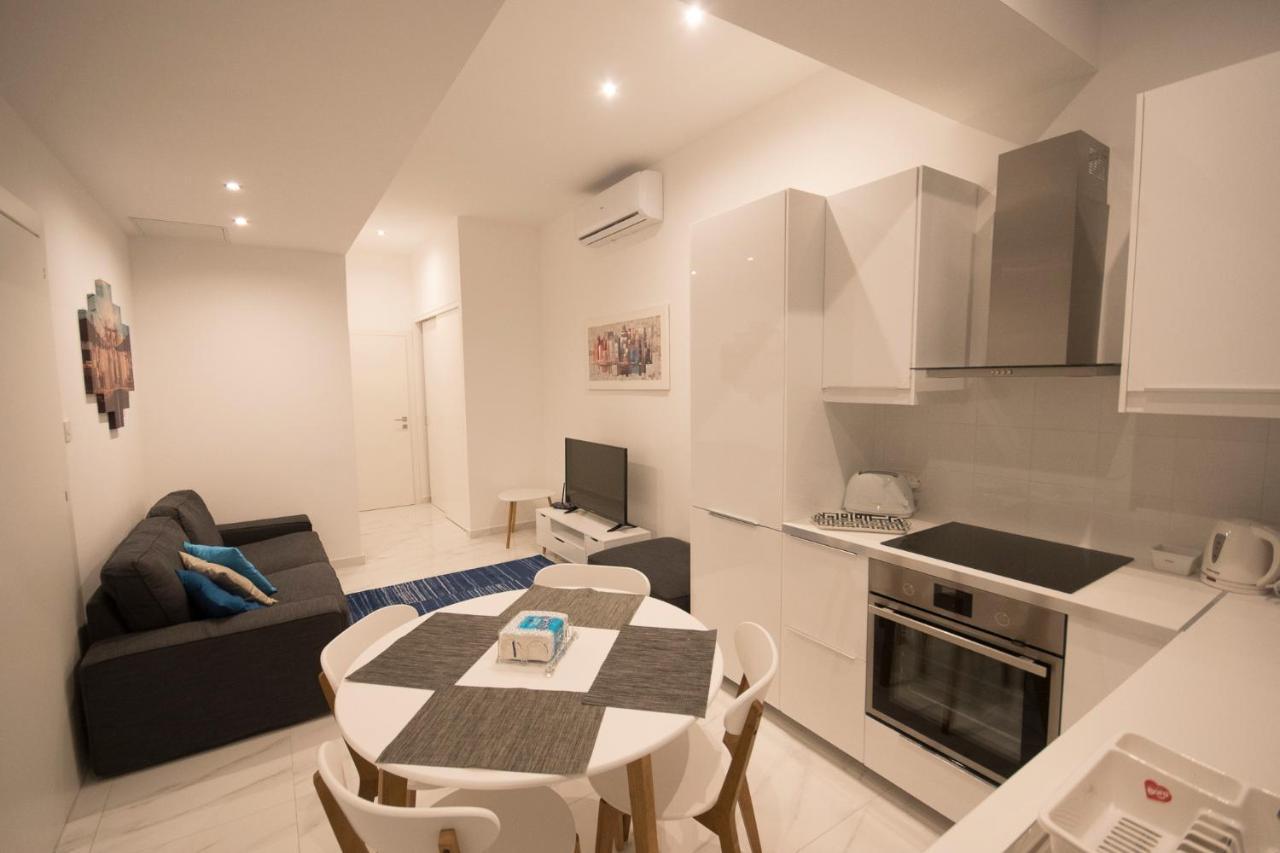 4 Bedroom Apartment Near Sliema Seafront מראה חיצוני תמונה