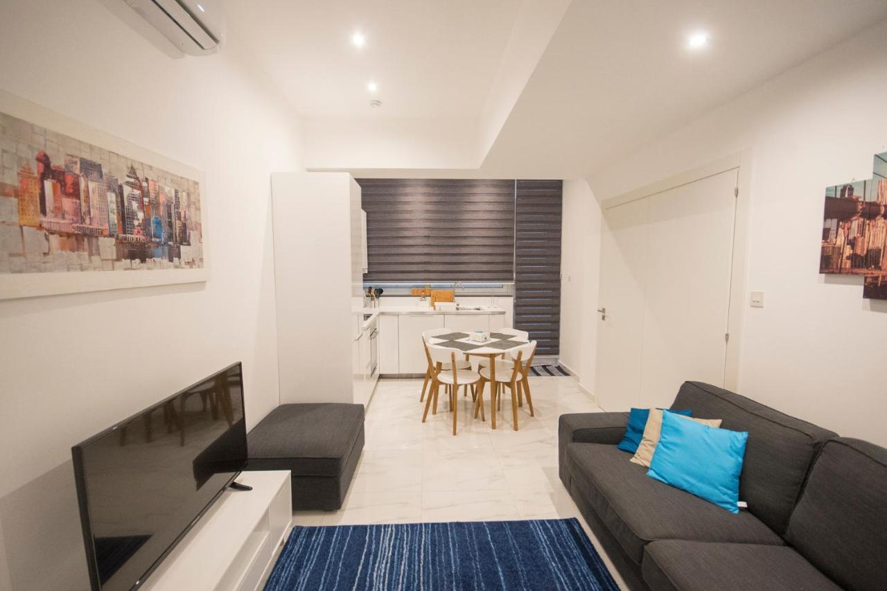 4 Bedroom Apartment Near Sliema Seafront מראה חיצוני תמונה