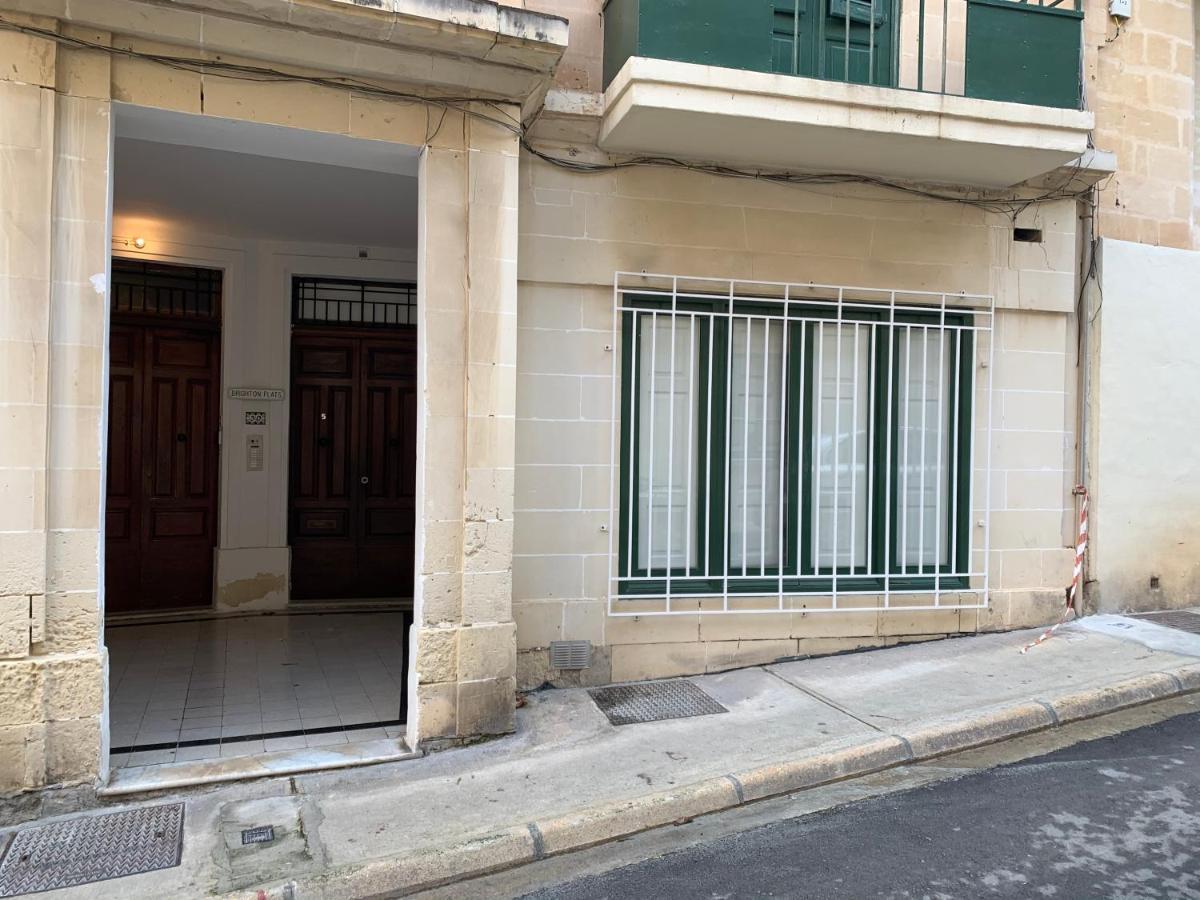 4 Bedroom Apartment Near Sliema Seafront מראה חיצוני תמונה
